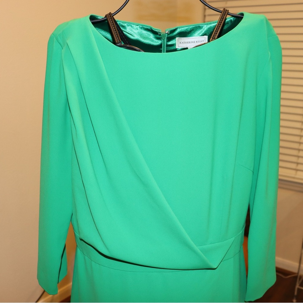 Size 10 Beautiful green dress. NEW